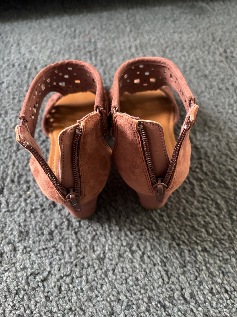 Euro Soft by Sofft Women's Mauve Cutout Sandal size 7 - Picture 3 of 4